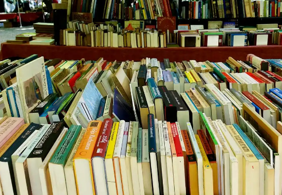 不需要的旧书堆积在家占地方？怎么处理旧书呢？教你几招！