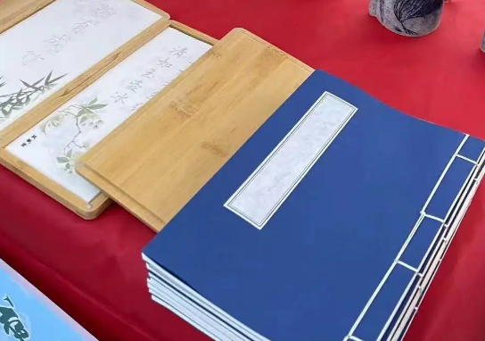 焕新的千年晒书传统,在上海打开古籍传承新方式